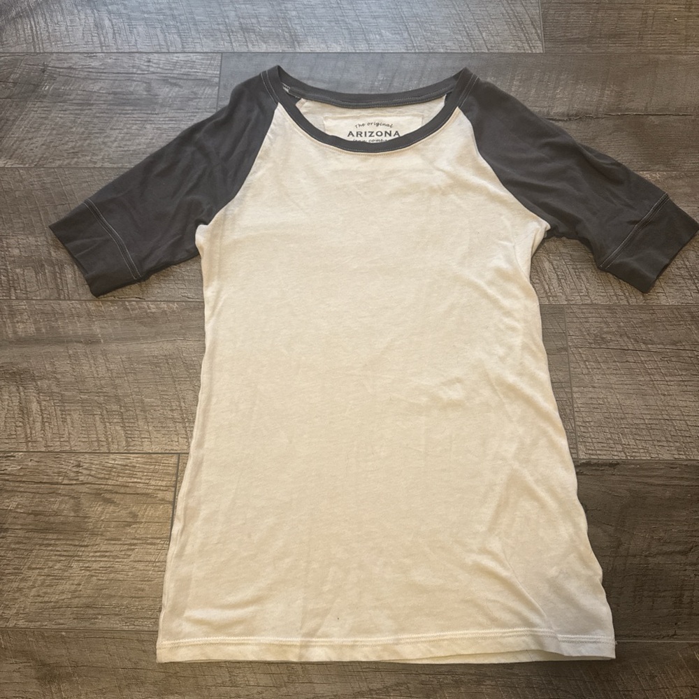 Arizona Jean Company Gray and White Short Sleeve Tees